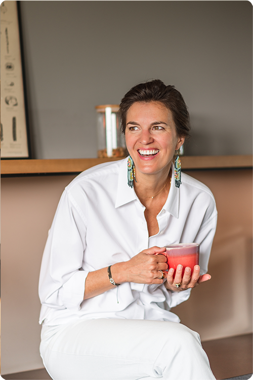 Hey, I’m Amélie! I help women and couples find clarity, and confidence